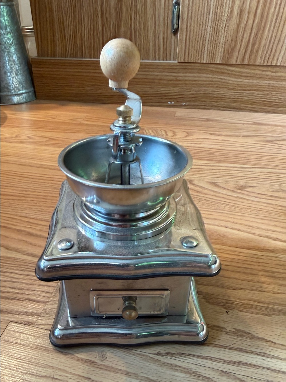 Captain Stag UW-3529 Coffee Mill, a manual hand-grind coffee grinder
